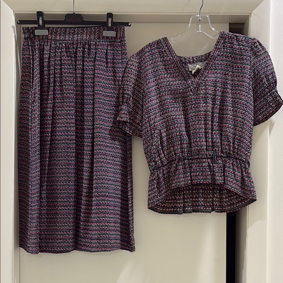 Dresses & Skirts - Vintage Paris Design Two-Piece Set in Black and Pink Floral V-Neck Top and Skirt